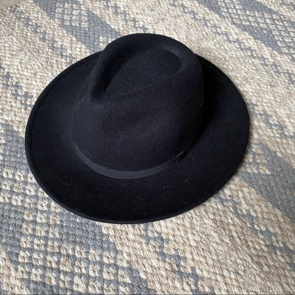 firm wide brim hat